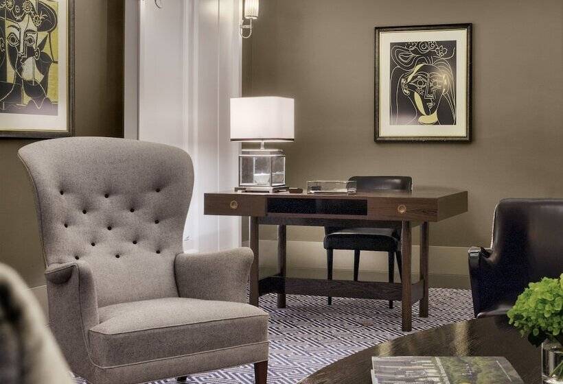 수피리어 스위트, The Carlyle, A Rosewood