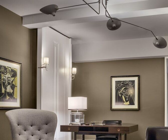 جناح سوبيريور, The Carlyle, A Rosewood