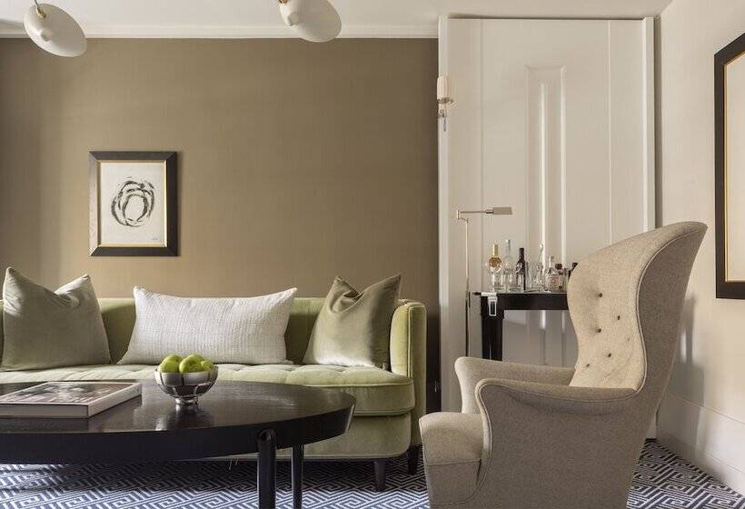 جناح سوبيريور, The Carlyle, A Rosewood