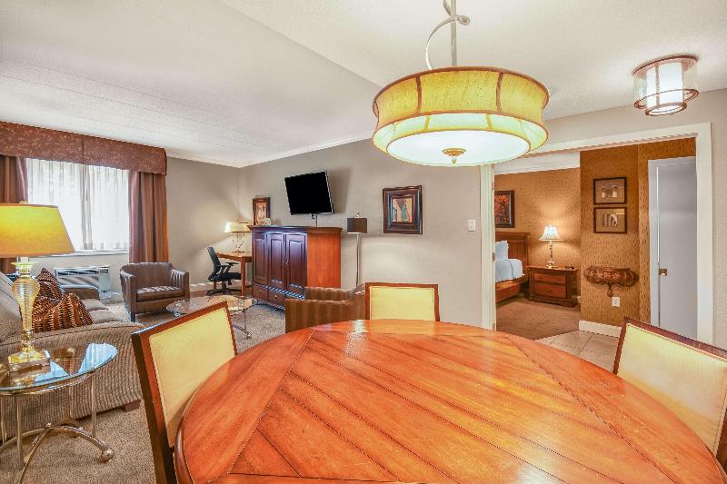 스위트 킹사이즈 침대, Wyndham Garden York