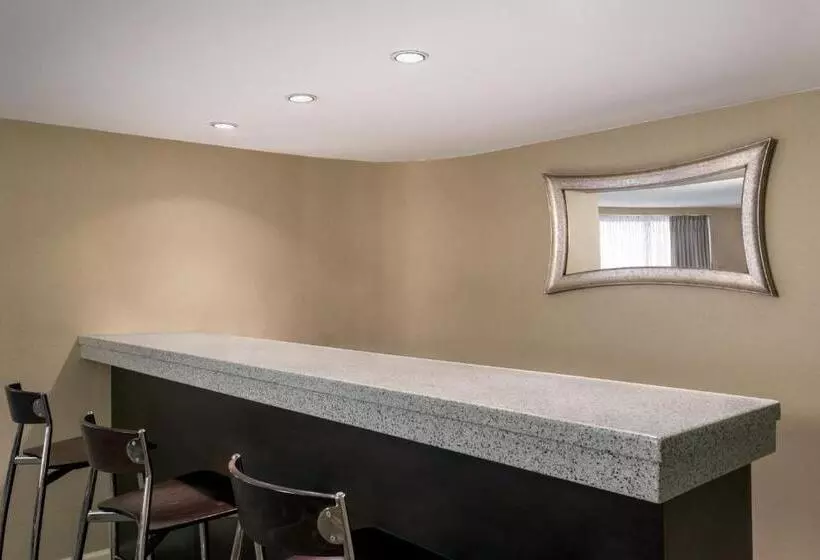 سوئیت پرزیدنت, Wyndham Springfield City Centre