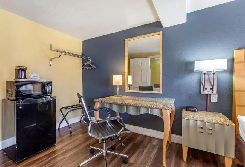 キングサイズベッドのスタンダードルーム, Econo Lodge Clovis