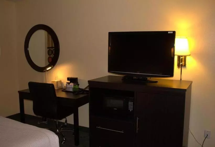 Standard-invahuone, Super 8 By Wyndham Colby