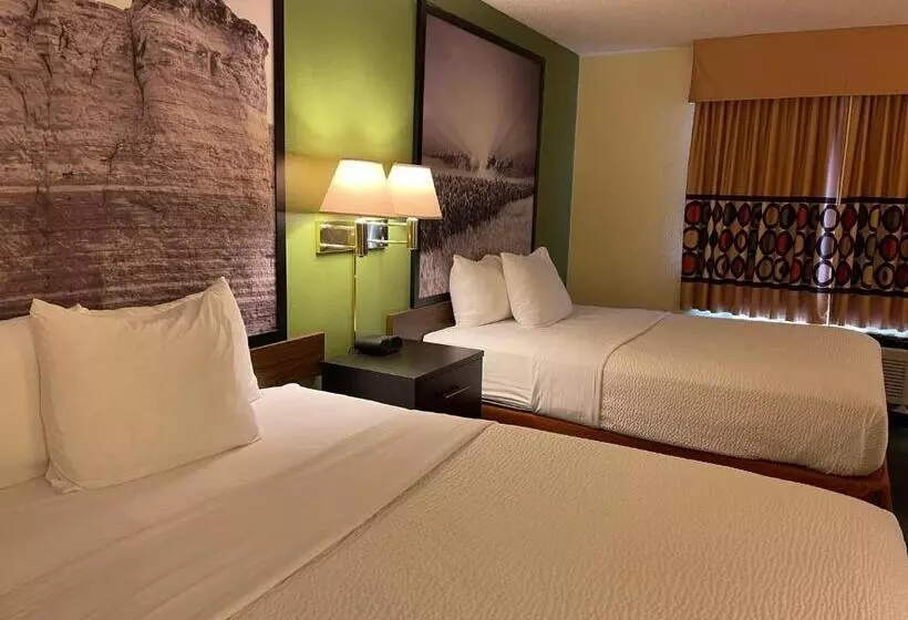 Standard-huone 2 Parivuodetta, Super 8 By Wyndham Colby
