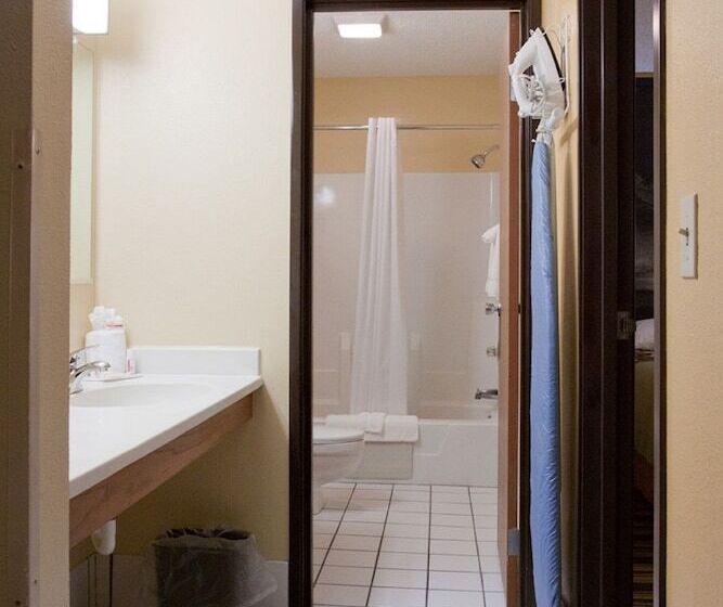 スイート, Super 8 By Wyndham Ottawa Starved Rock