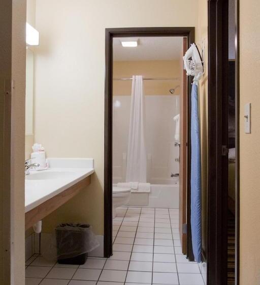 スイート, Super 8 By Wyndham Ottawa Starved Rock