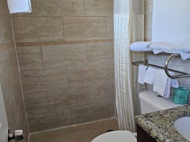 Номер Стандарт 2 Двуспальные Кровати, Three Oaks Motel  Titusville