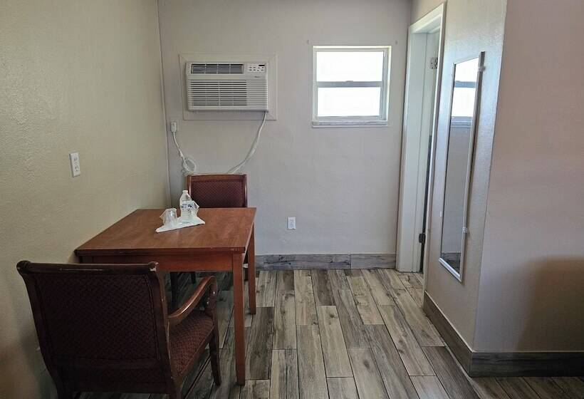 스탠다드 룸 더블 침대 2개, Three Oaks Motel  Titusville