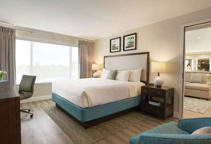 سوئیت با تخت بزرگ, Ballast Wilmington, Tapestry Collection By Hilton