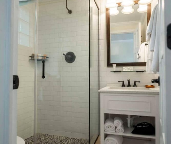 Номер Superior, Company House