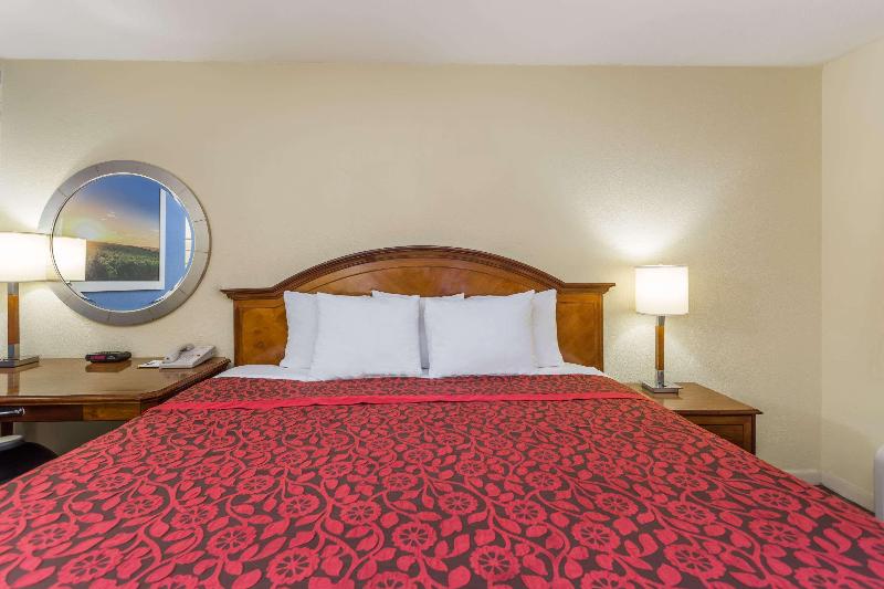キングサイズベッドのスタンダードルーム, Days Inn By Wyndham College Park Airport Best Road