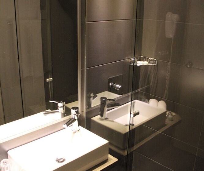 غرفة قياسية ثلاثية, Florinda