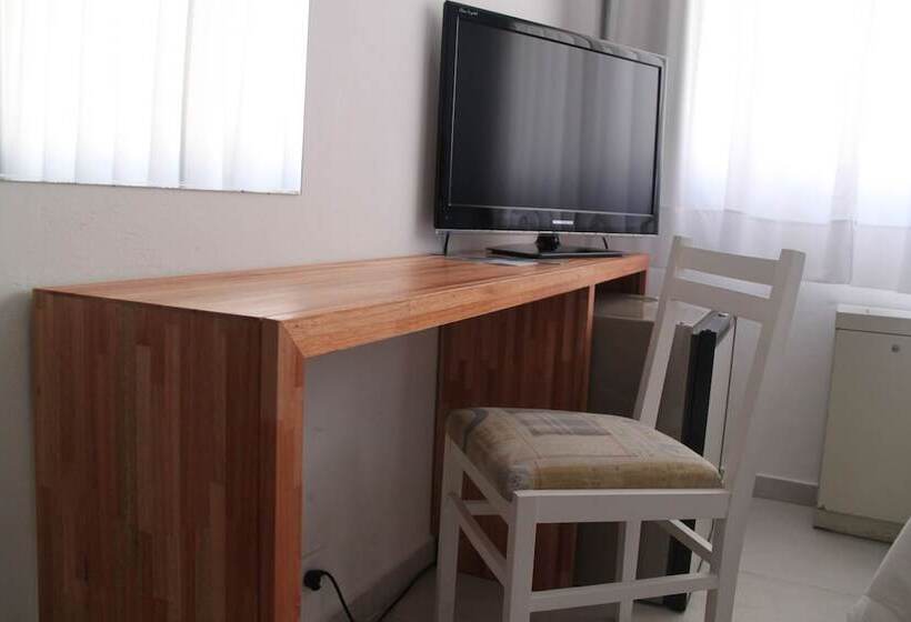 غرفة قياسية رباعية, Florinda