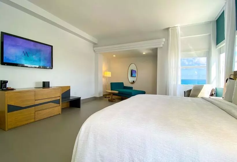 سوییت جونیور, Marseilles Beachfront