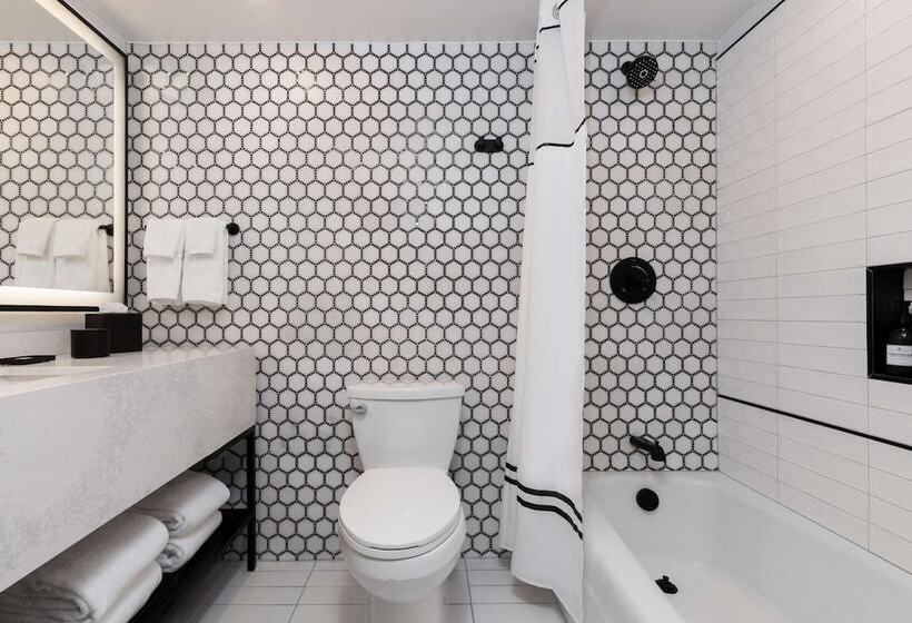 Номер Стандарт 2 Двуспальные Кровати, Mills House Charleston, Curio Collection By Hilton