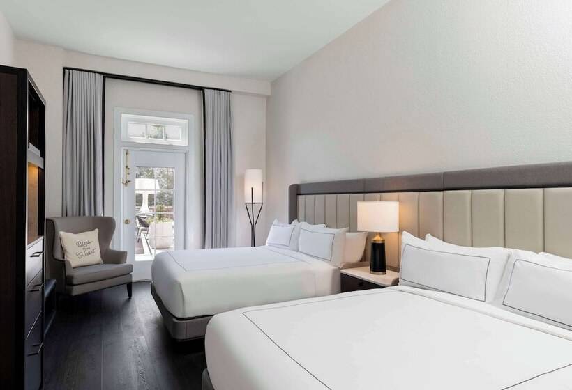 Номер Стандарт 2 Двуспальные Кровати, Mills House Charleston, Curio Collection By Hilton