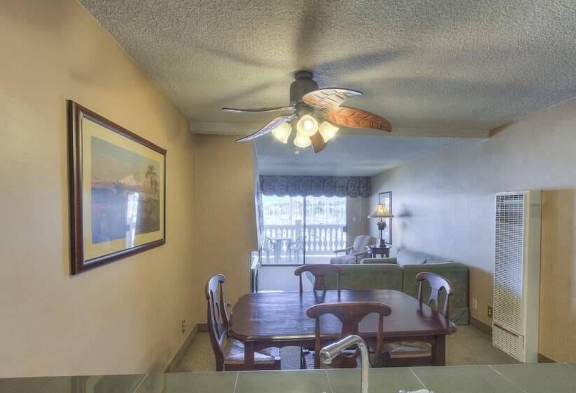 جناح ديلوكس, Oceanside Marina Suites  A Waterfront