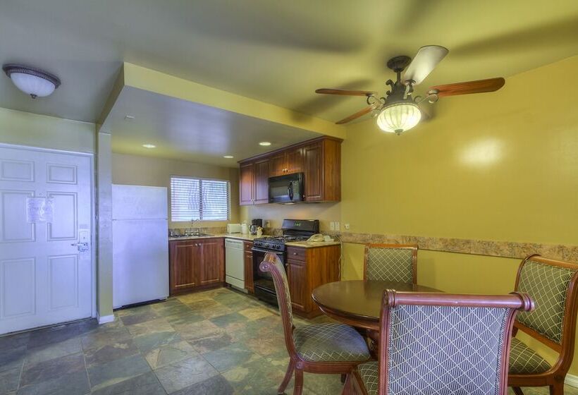 جناح ديلوكس غرفتين نوم, Oceanside Marina Suites  A Waterfront