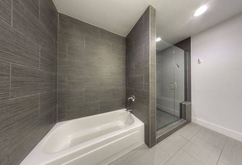 جناح بريميوم, Oceanside Marina Suites  A Waterfront