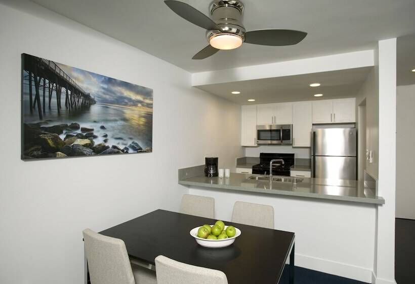 Люкс Премиум, Oceanside Marina Suites  A Waterfront