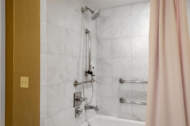 اتاق پرمیوم, Omni Royal Orleans