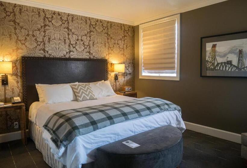 キングサイズベッドのスイートルーム, Sentinel