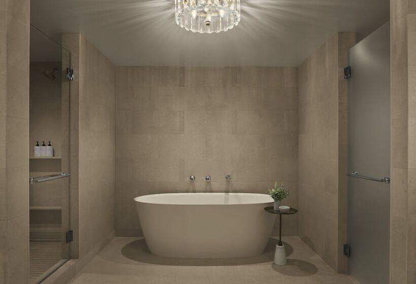 スイート, The Newbury Boston