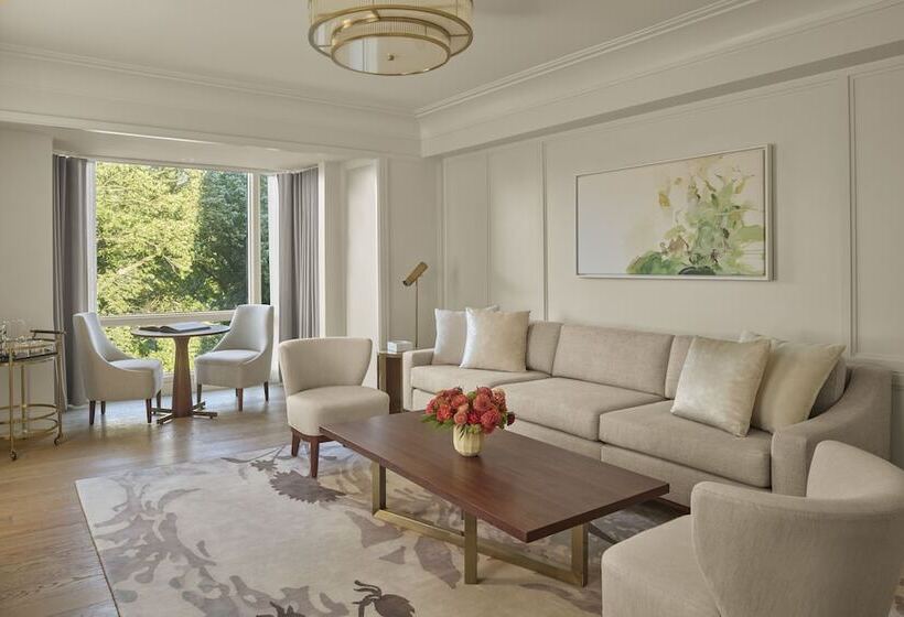 スイート, The Newbury Boston