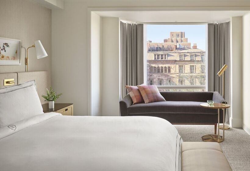 スイート, The Newbury Boston