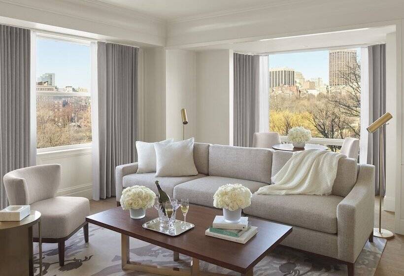 スイート, The Newbury Boston