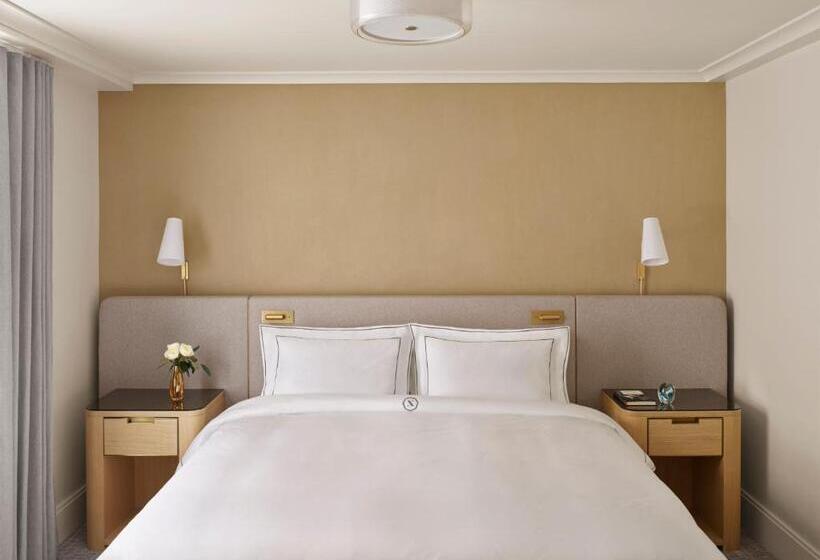 スイート, The Newbury Boston