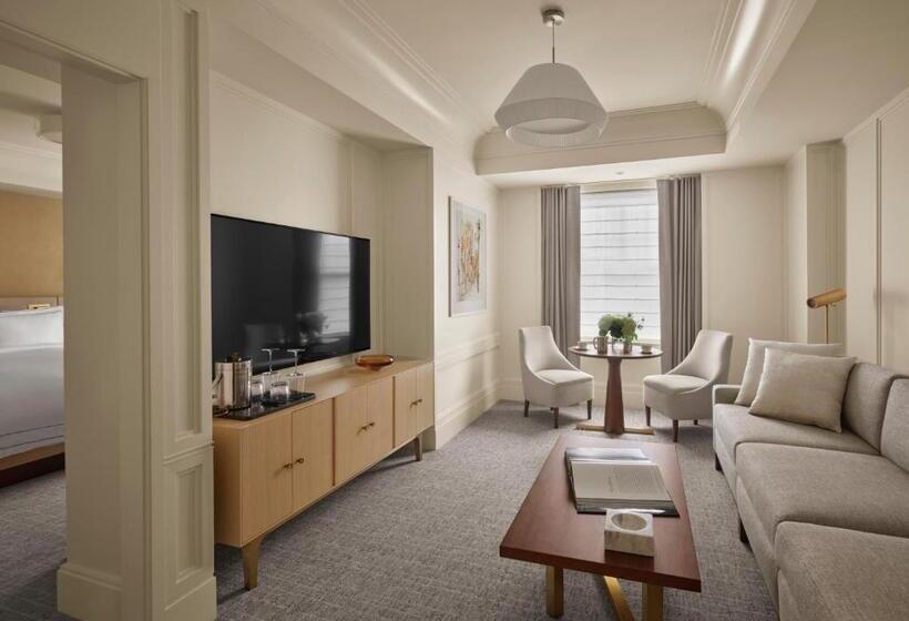 スイート, The Newbury Boston