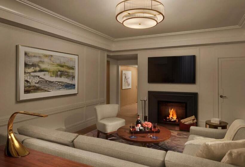 キングサイズベッドのデラックススイート, The Newbury Boston