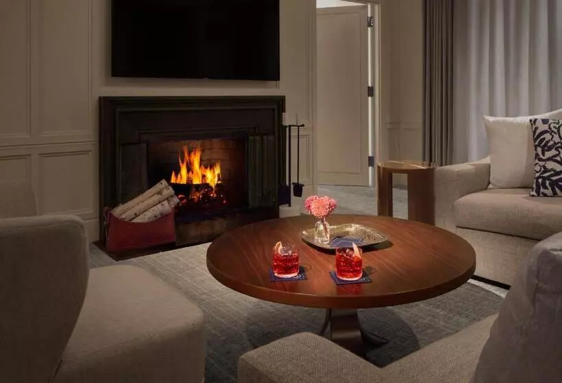 Deluxe Suite King Bed, The Newbury Boston