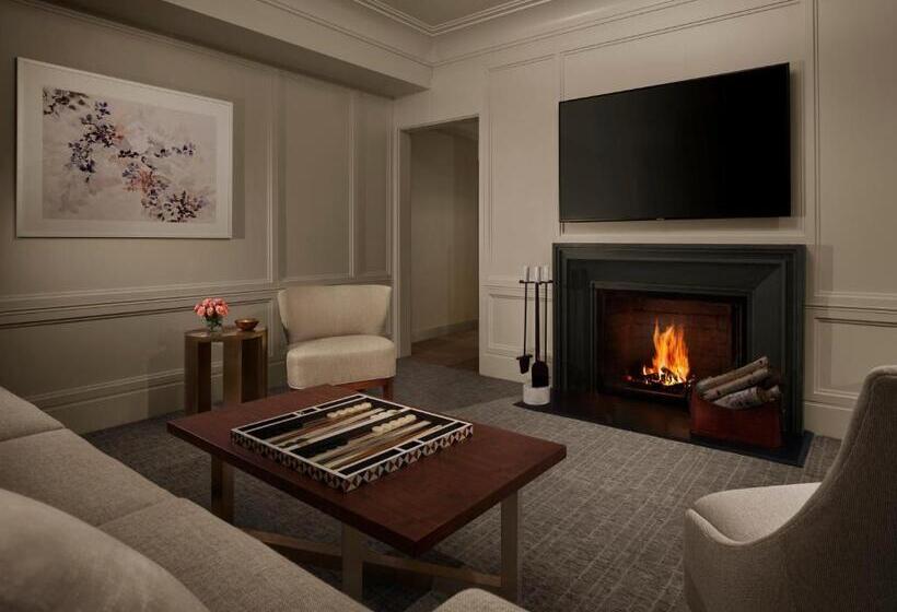 キングサイズベッドのデラックススイート, The Newbury Boston