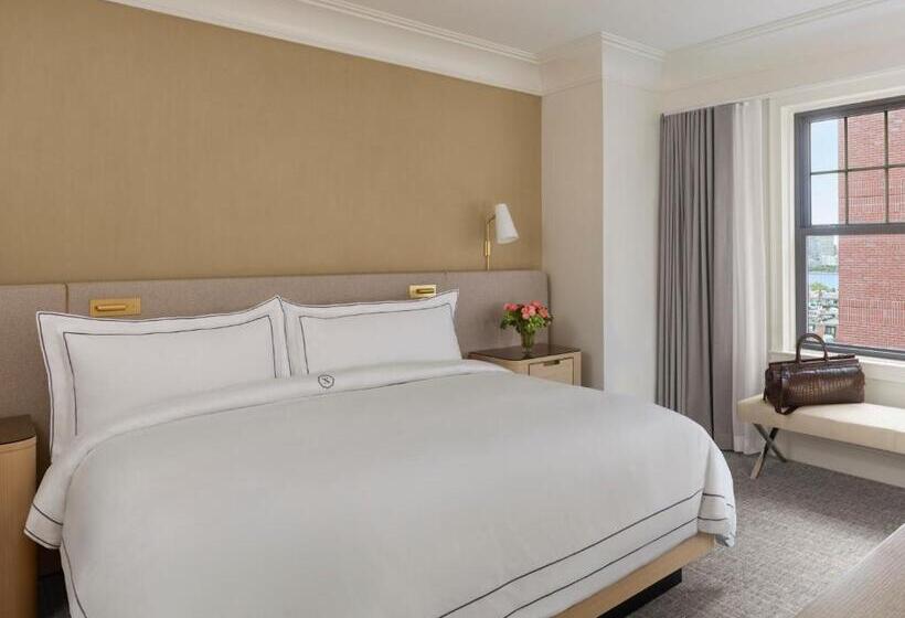 デラックススイート, The Newbury Boston