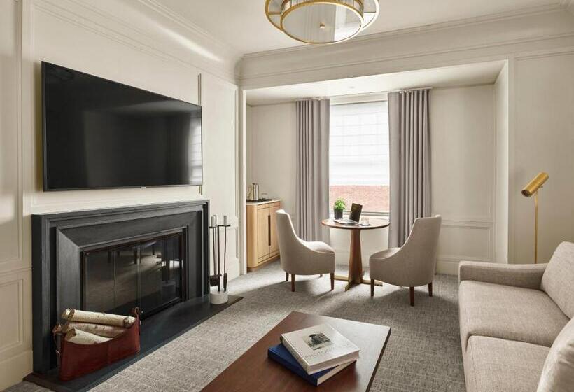 デラックススイート, The Newbury Boston