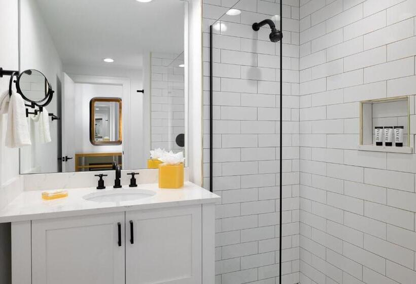 クイーンサイズベッドのスタンダードルーム, The Vendue, Downtown Art