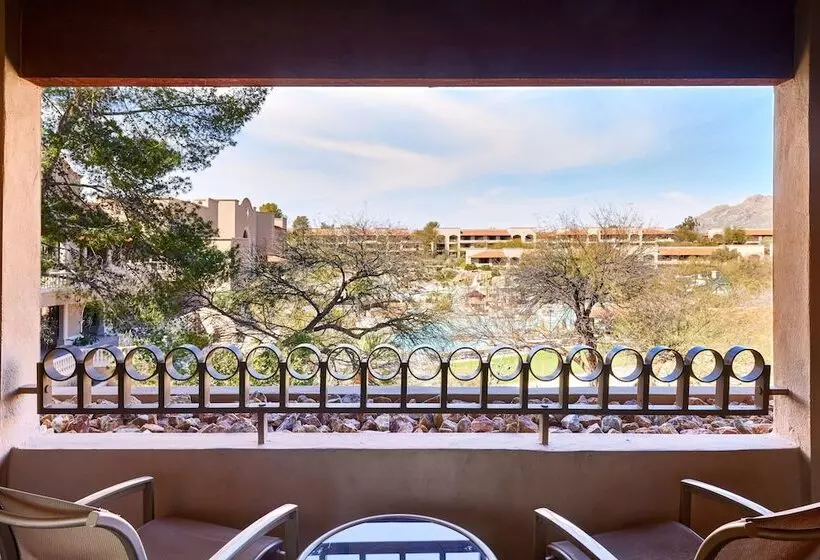 اتاق لوکس با چشم‌انداز استخر, The Westin La Paloma Resort & Spa