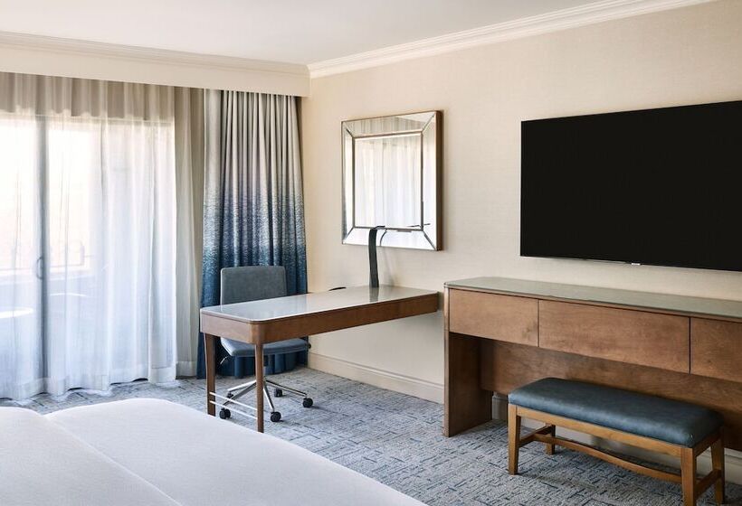 اتاق لوکس با چشمانداز استخر, The Westin La Paloma Resort & Spa