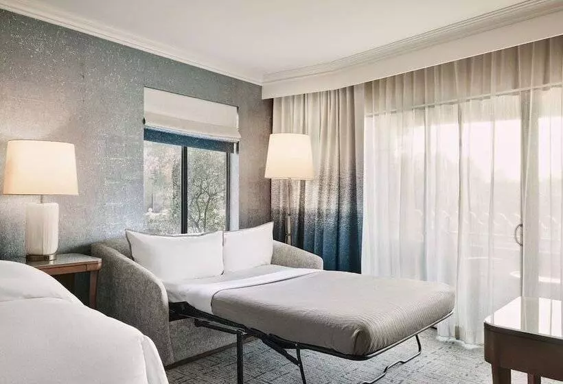 اتاق لوکس با چشم‌انداز استخر, The Westin La Paloma Resort & Spa