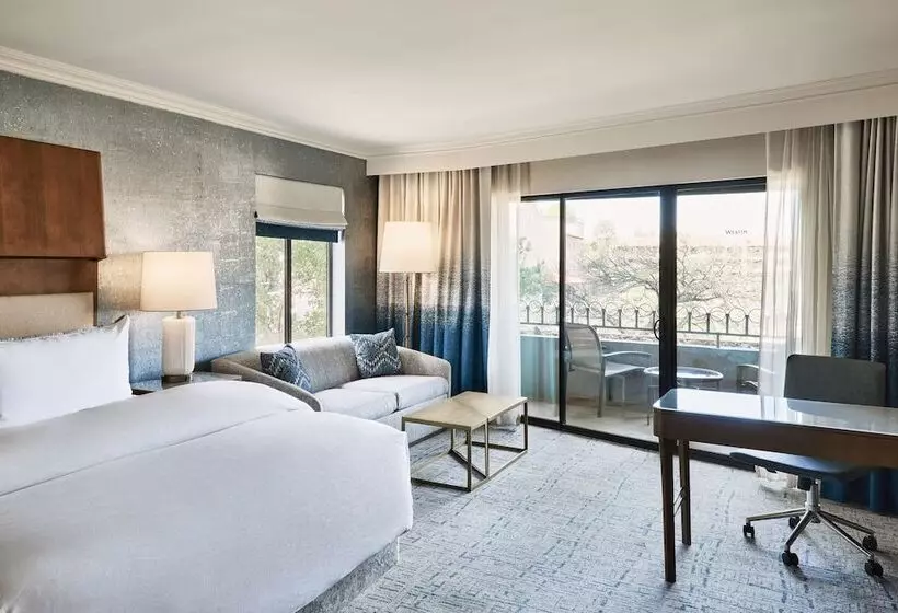 اتاق لوکس با چشم‌انداز استخر, The Westin La Paloma Resort & Spa