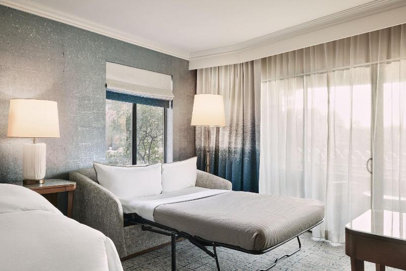 اتاق لوکس با چشمانداز استخر, The Westin La Paloma Resort & Spa