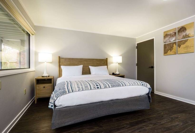 ダブルベッドスタンダードルーム, Waynesville Inn And Golf Club, Tapestry Collection By Hilton