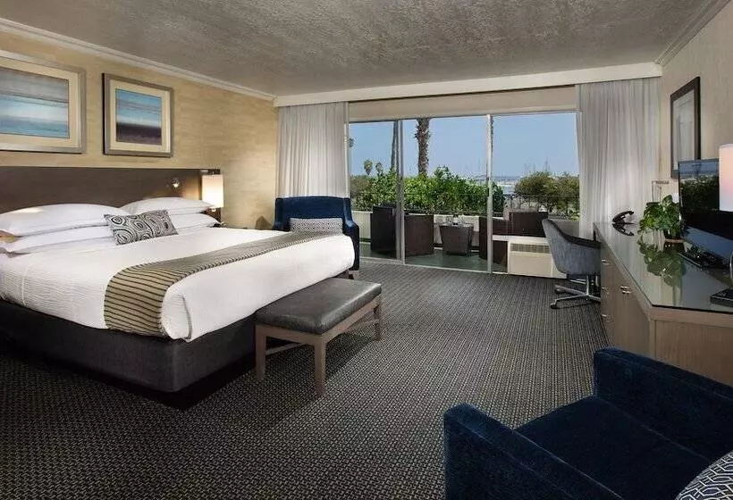 اتاق استاندارد با تخت دوبل و چشم‌انداز, West Beach Inn, A Coast