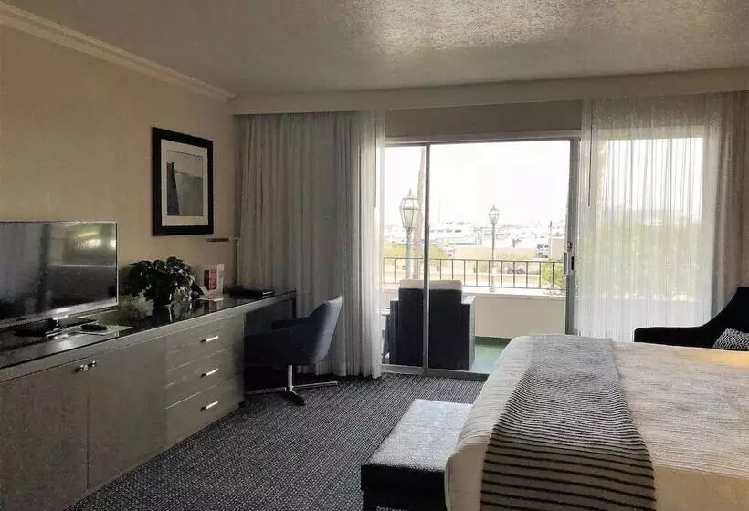 اتاق استاندارد با تخت دوبل و چشم‌انداز, West Beach Inn, A Coast