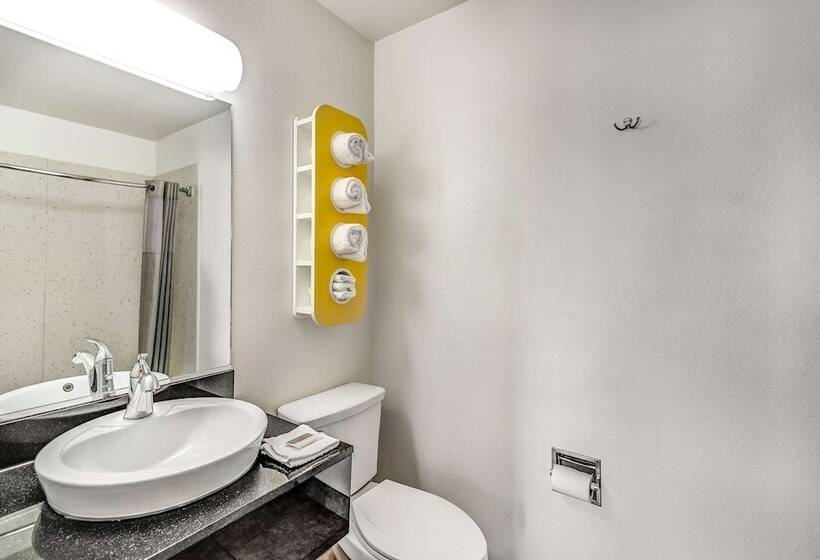 غرفة ديلوكس, Motel 6visalia, Ca