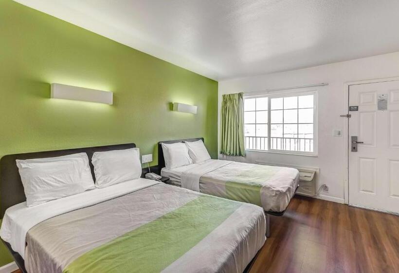 غرفة ديلوكس, Motel 6visalia, Ca