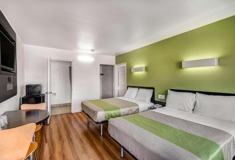 Четырехместный Номер Deluxe, Motel 6visalia, Ca