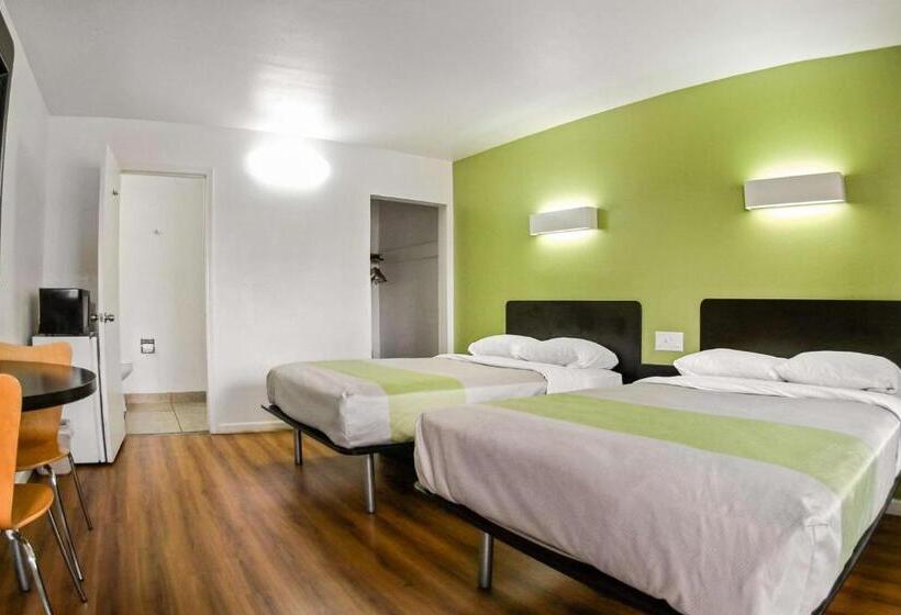 غرفة ديلوكس رباعية, Motel 6visalia, Ca